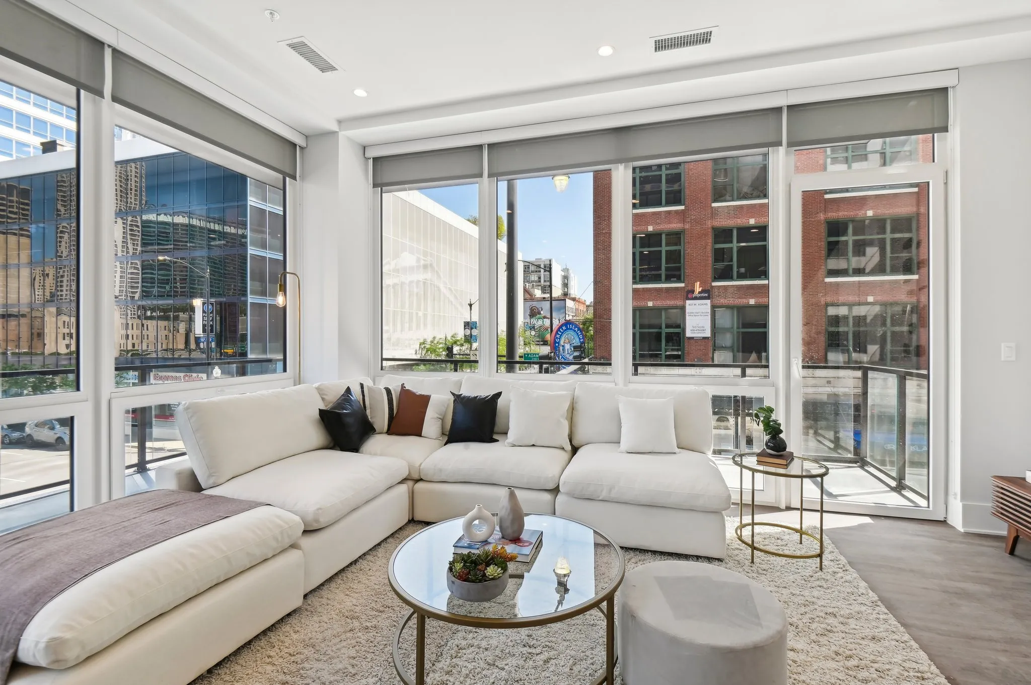 812 W Adams St   60607 60607-Luxe Suites Chicago -unit#600-Chicago-IL