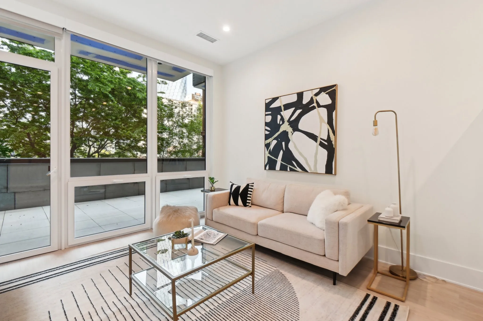 812 W Adams St 60607 60607-Luxe Suites Chicago -unit#410-Chicago-IL