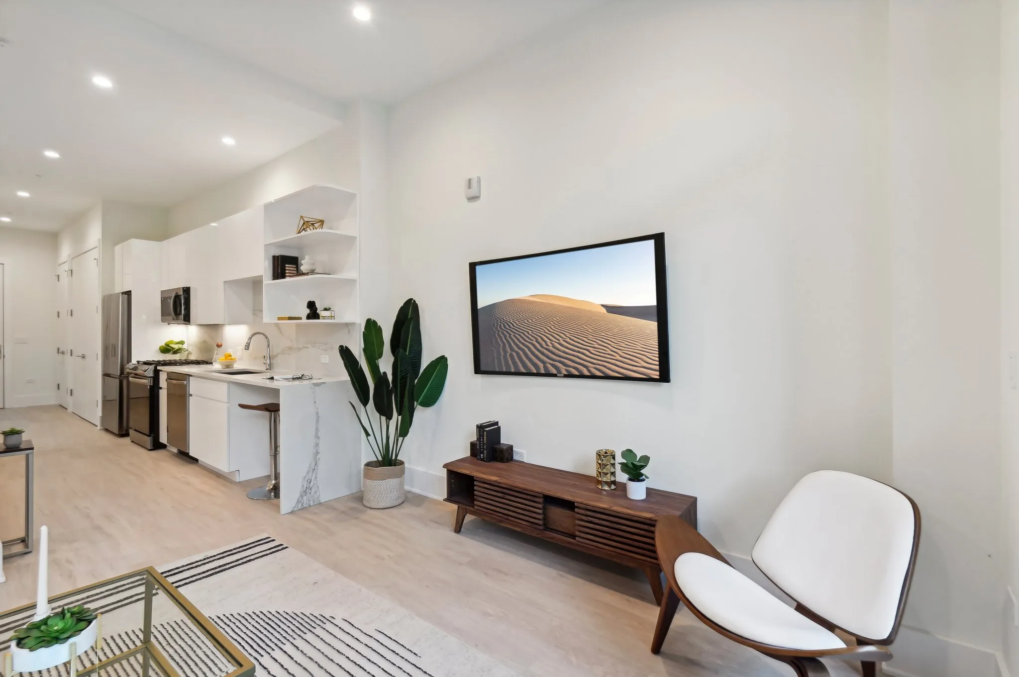 812 W Adams St 60607 60607-Luxe Suites Chicago -unit#410-Chicago-IL