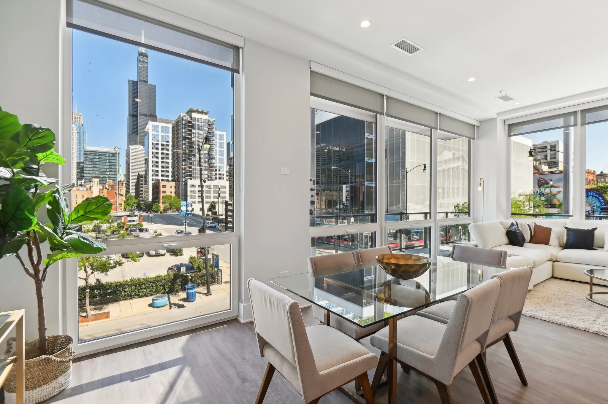 812 W Adams St   60607 60607-Luxe Suites Chicago -unit#600-Chicago-IL