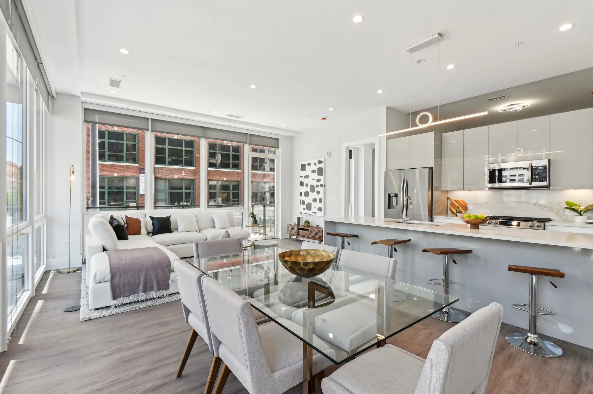 812 W Adams St   60607 60607-Luxe Suites Chicago -unit#600-Chicago-IL