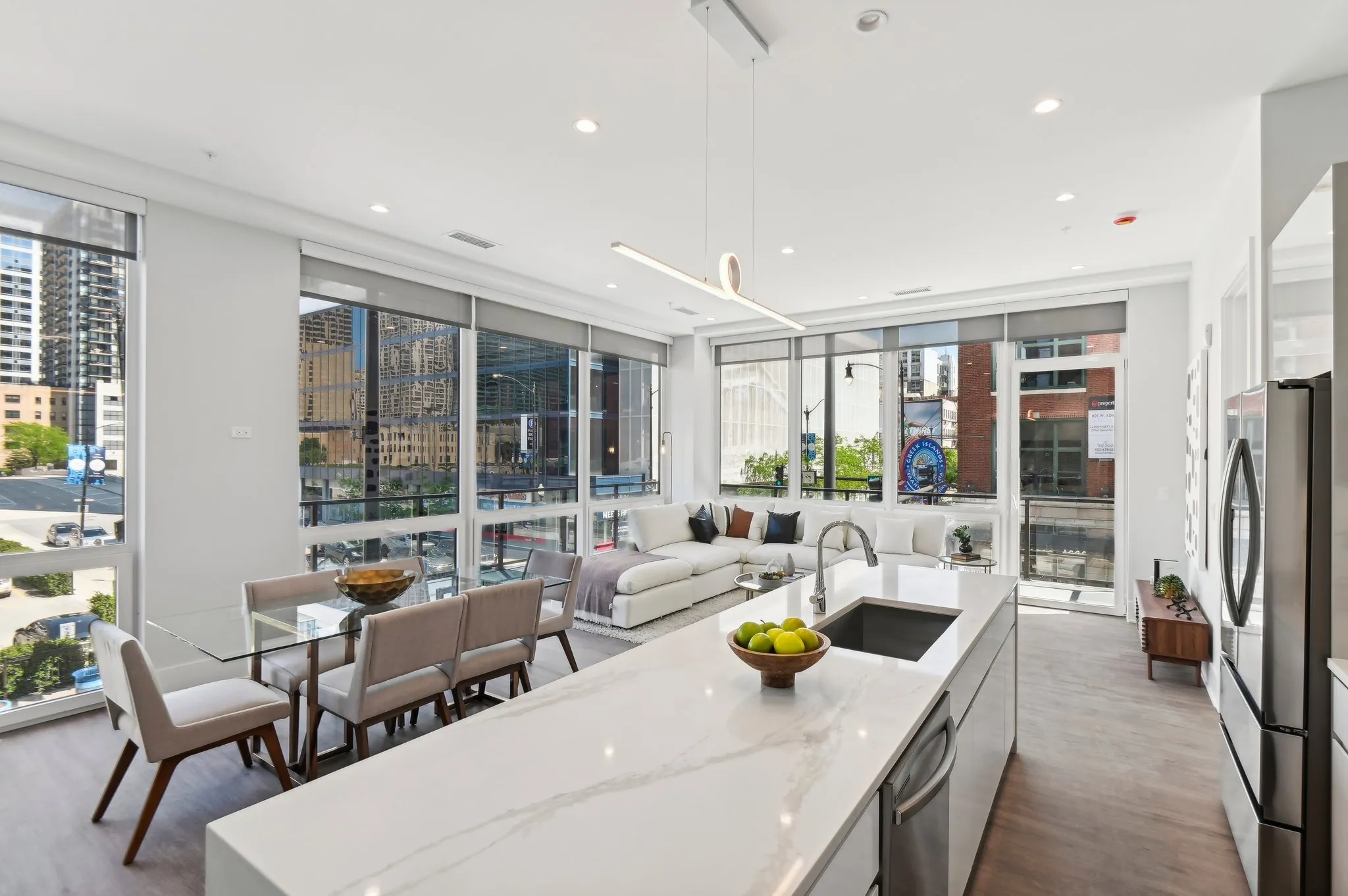 812 W Adams St   60607 60607-Luxe Suites Chicago -unit#600-Chicago-IL