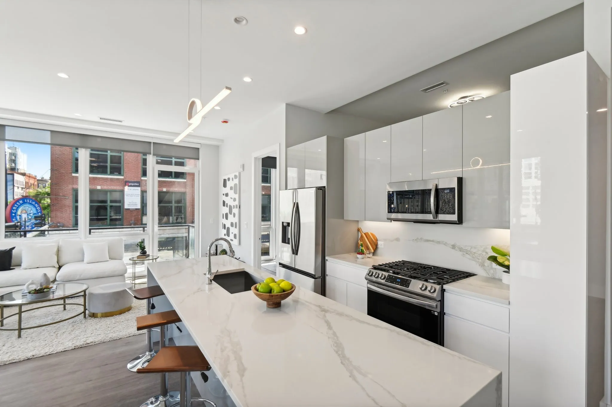 812 W Adams St   60607 60607-Luxe Suites Chicago -unit#600-Chicago-IL