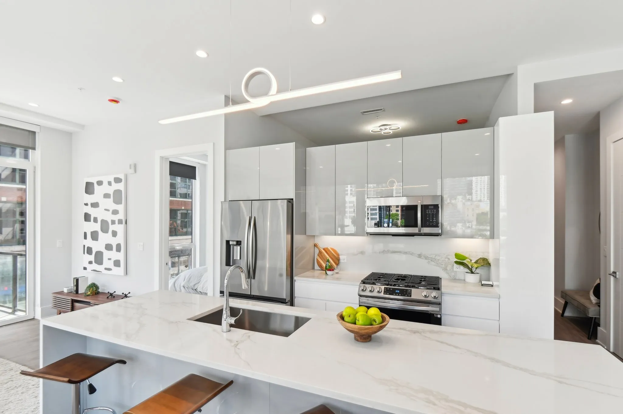 812 W Adams St   60607 60607-Luxe Suites Chicago -unit#600-Chicago-IL