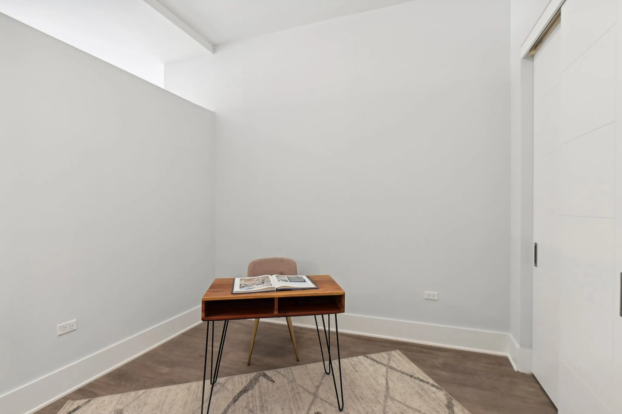 812 W Adams St   60607 60607-Luxe Suites Chicago -unit#600-Chicago-IL