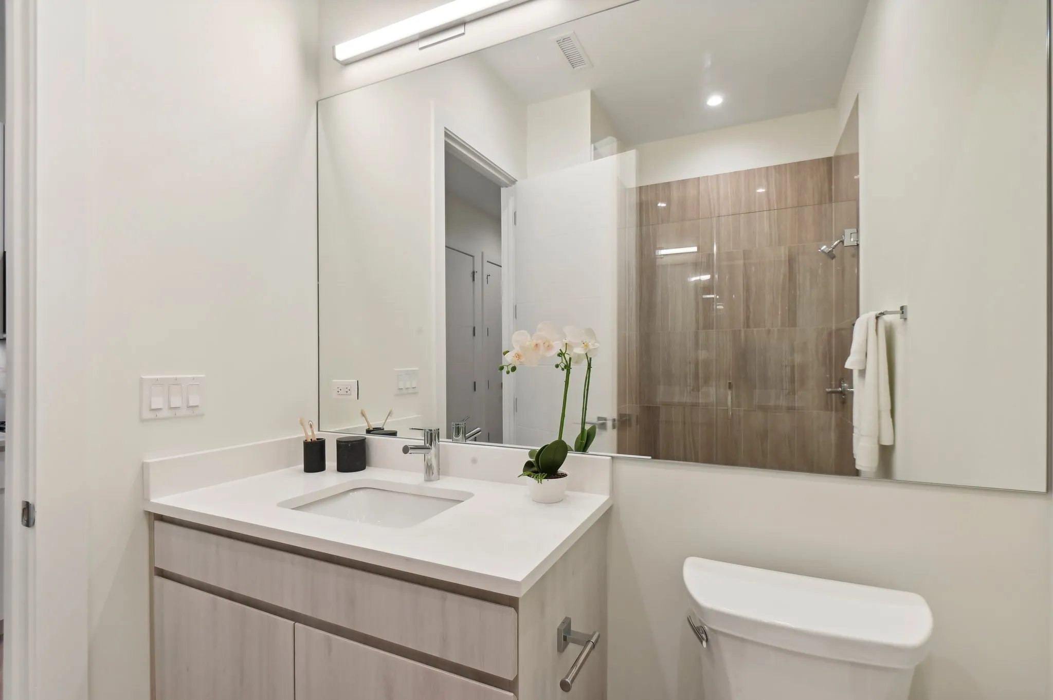 812 W Adams St 60607 60607-Luxe Suites Chicago -unit#410-Chicago-IL