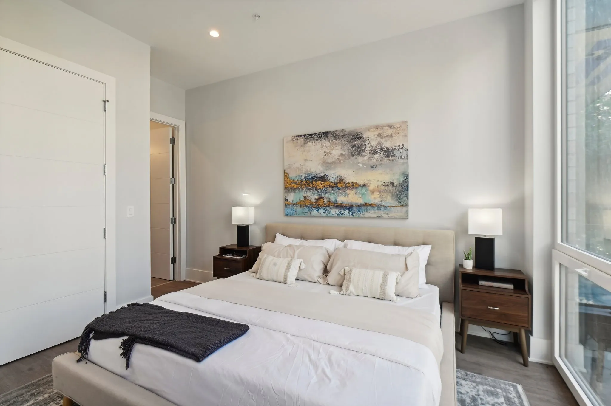 812 W Adams St   60607 60607-Luxe Suites Chicago -unit#600-Chicago-IL