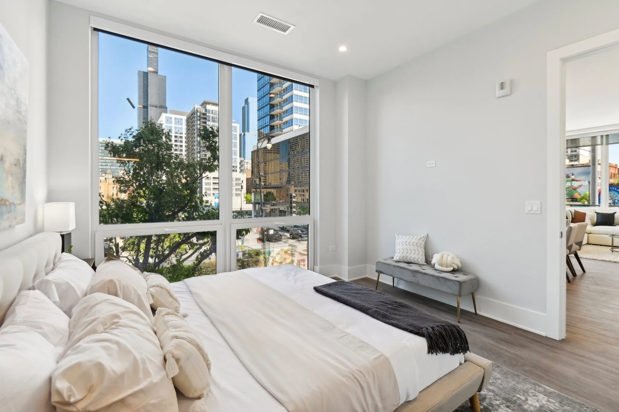 812 W Adams St   60607 60607-Luxe Suites Chicago -unit#600-Chicago-IL