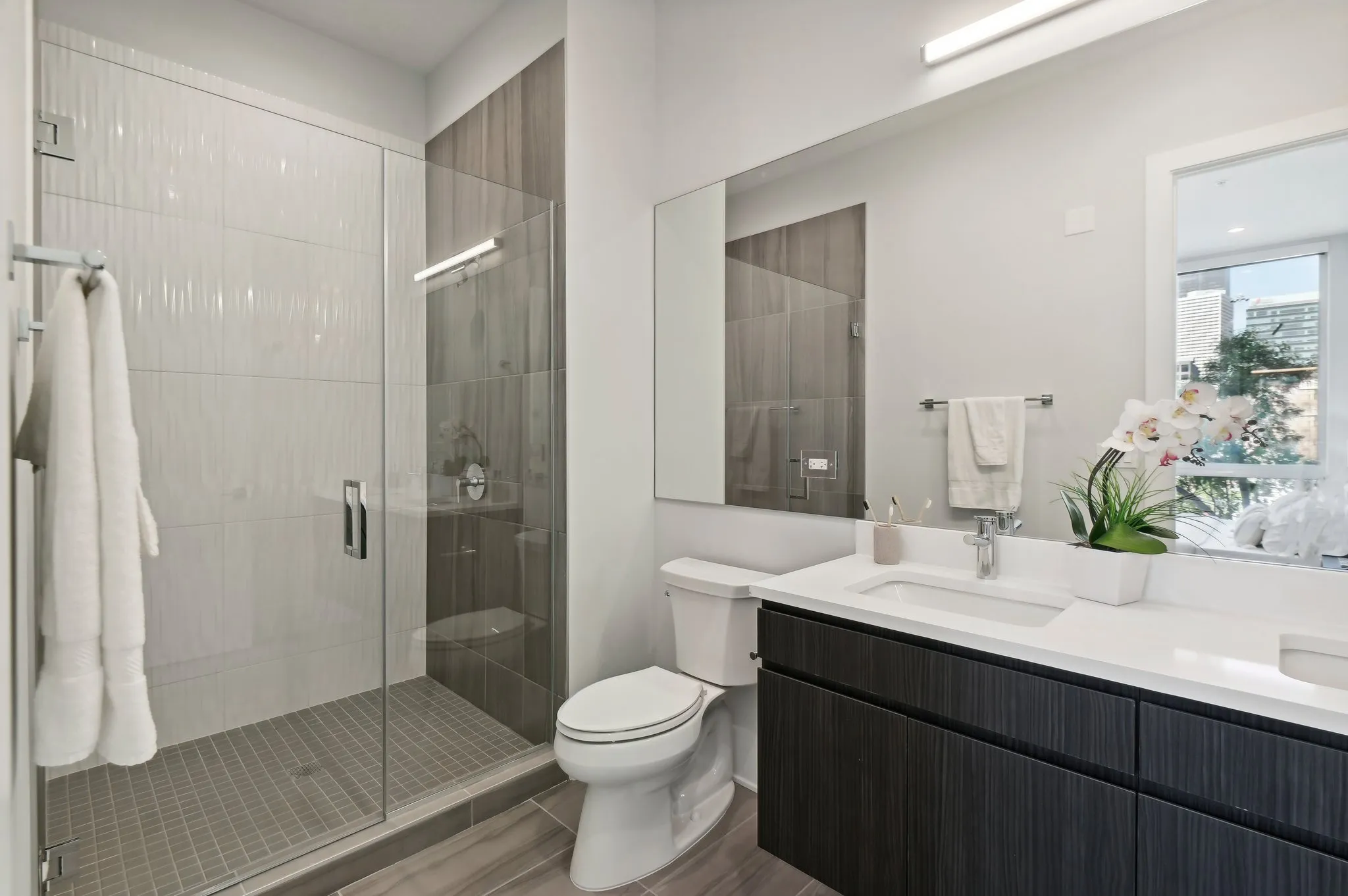 812 W Adams St   60607 60607-Luxe Suites Chicago -unit#600-Chicago-IL