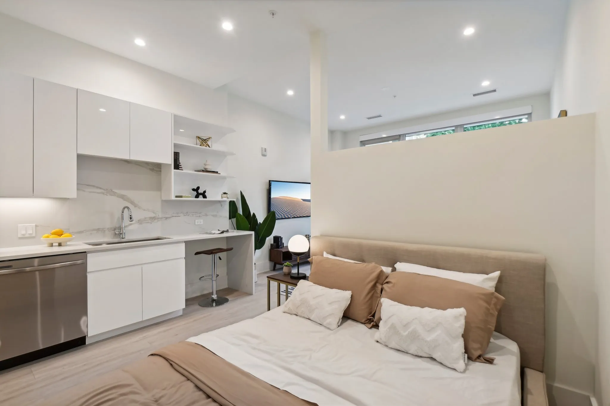 812 W Adams St 60607 60607-Luxe Suites Chicago -unit#410-Chicago-IL