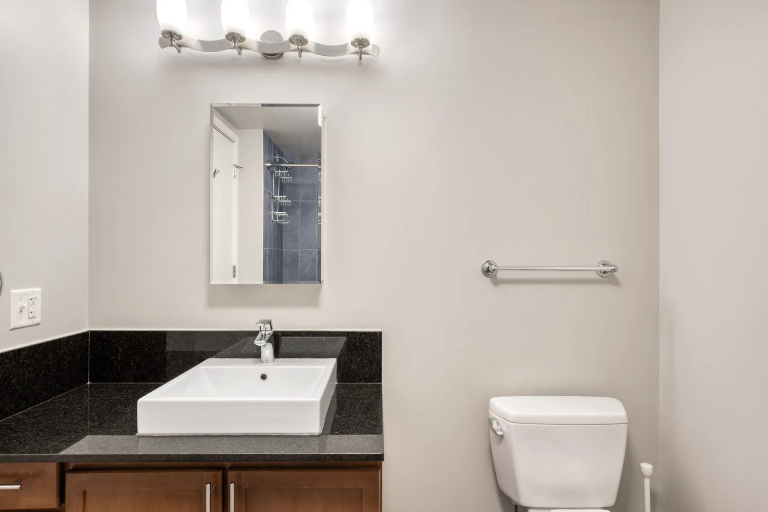 210 N Wells St 60601 60601-Lake & Wells Apartments-unit#ID634-Chicago-IL