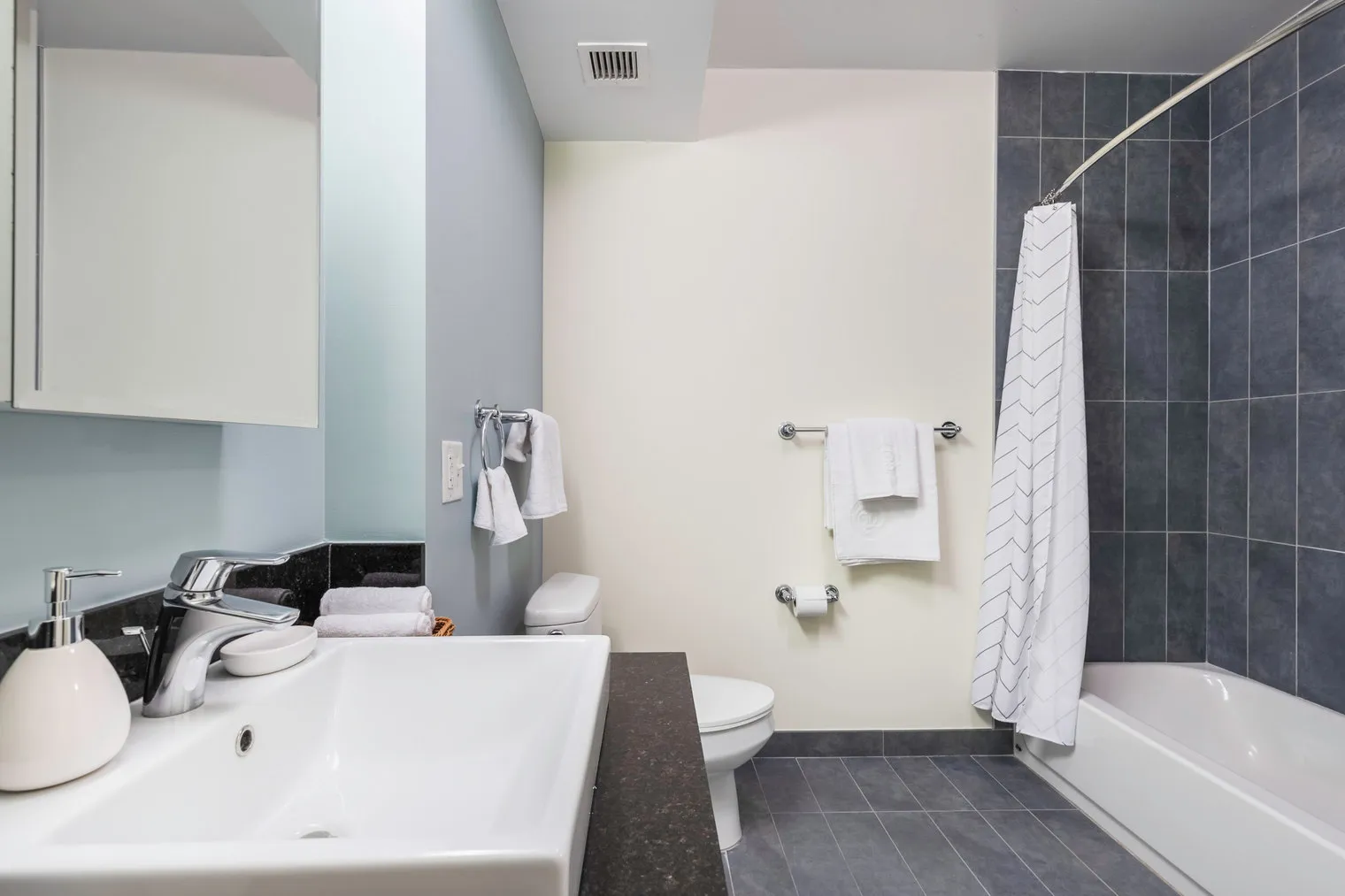 210 N Wells St 60601 60601-Lake & Wells Apartments-unit#ID211-Chicago-IL