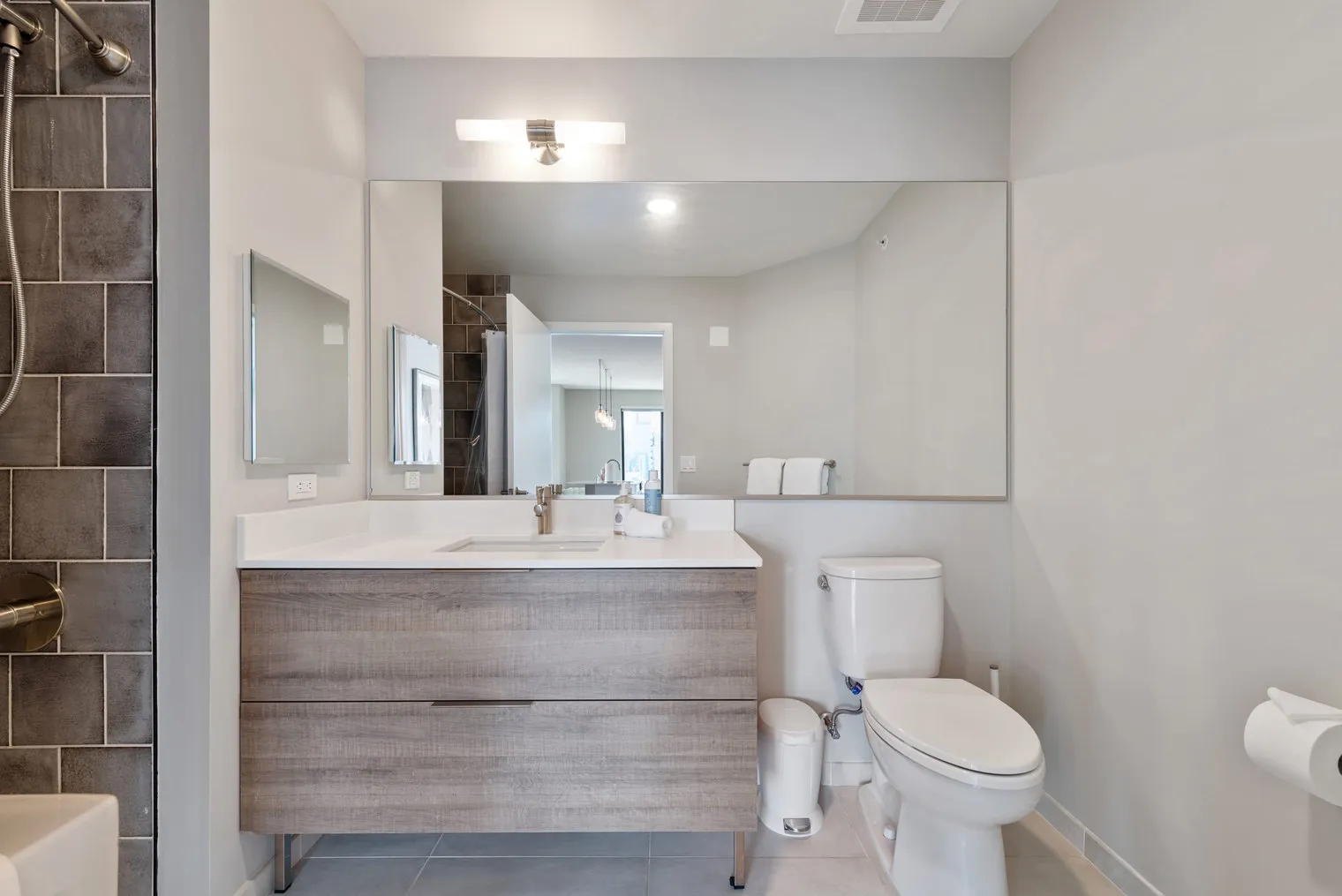 823 N Clark St   60610 60610-Building North Clark Street - cloud9-guesty-unit#ID1029588P-Chicago-IL