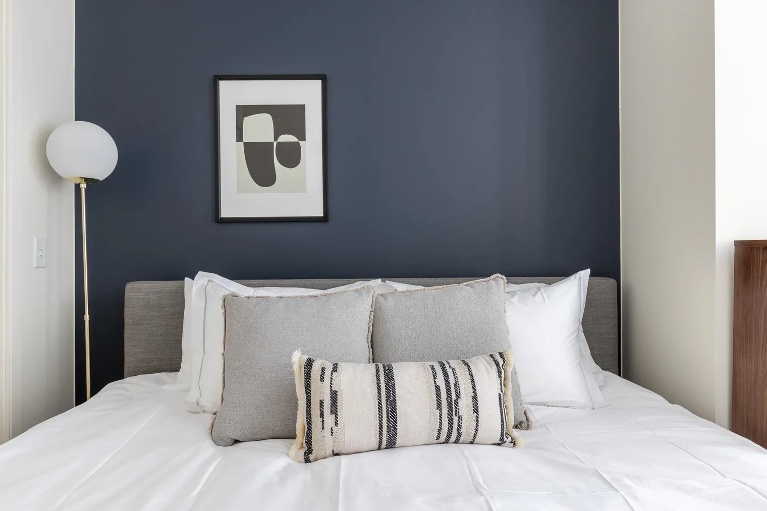 210 N Wells St 60606 60606-Lake & Wells Apartments-unit#ID251-Chicago-IL