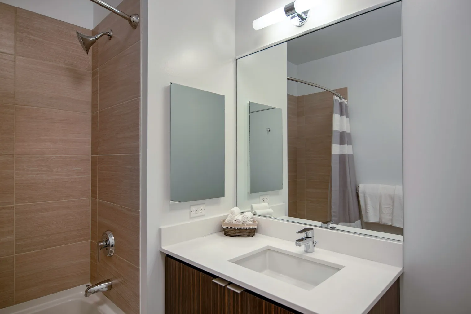 201 N Garland Ct 60601 60601-Mila-unit#ID43-Chicago-IL