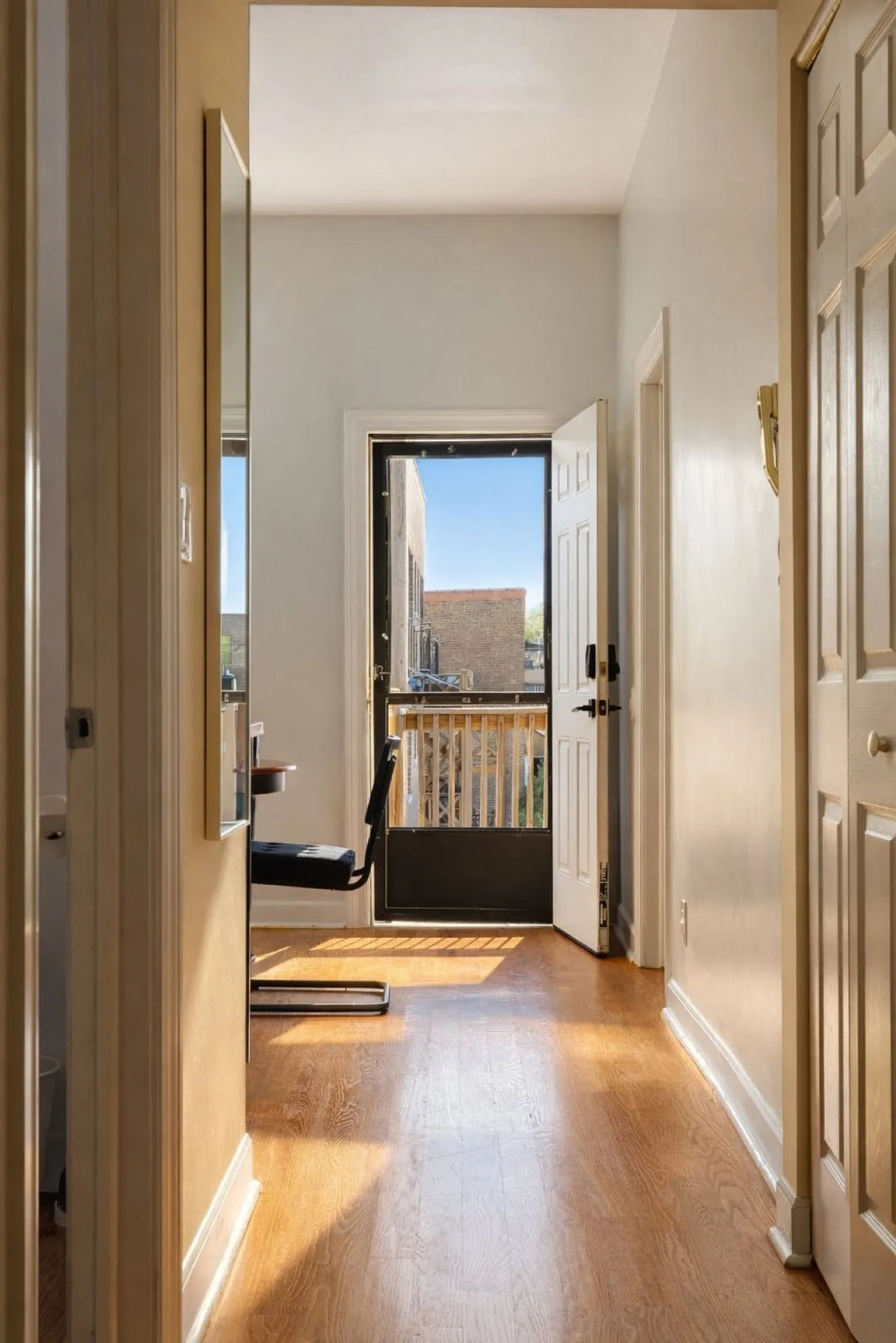 906 N Damen Ave   60622 60622-Building North Damen Avenue-unit#ID1379021P-Chicago-IL
