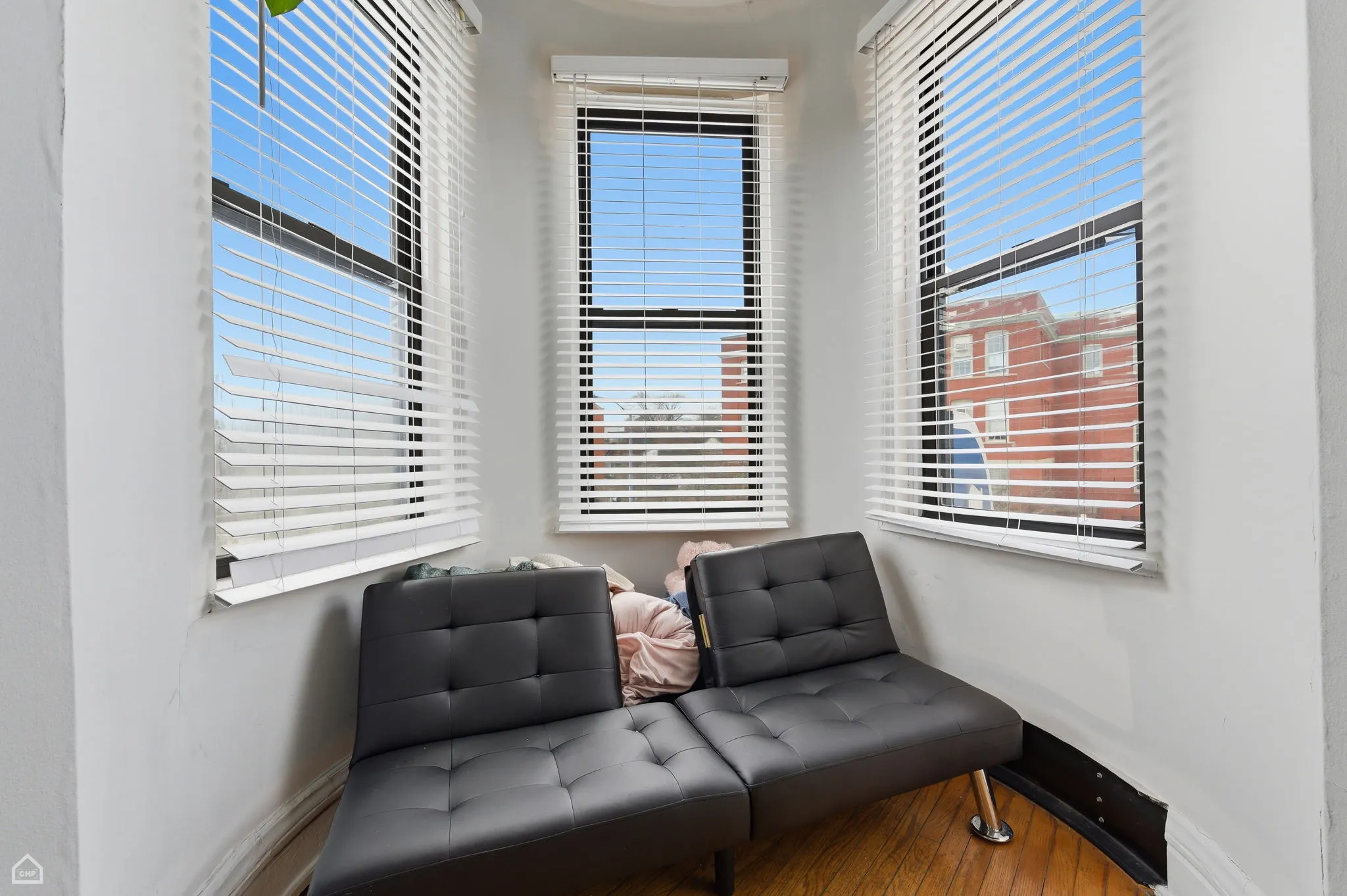 3811 N Southport Ave   60613 60613-Dairy Queen-unit#3-Chicago-IL