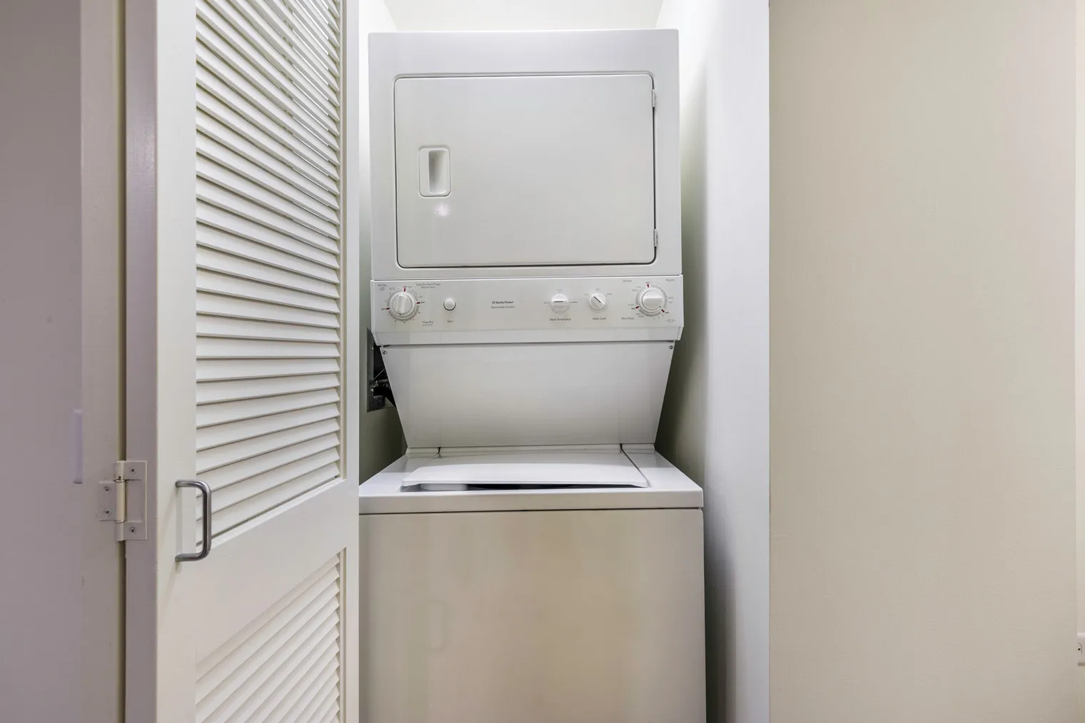 210 N Wells St 60601 60601-Lake & Wells Apartments-unit#ID211-Chicago-IL
