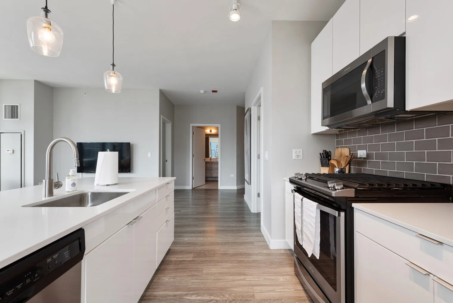 823 N Clark St   60610 60610-Building North Clark Street - cloud9-guesty-unit#ID1029588P-Chicago-IL