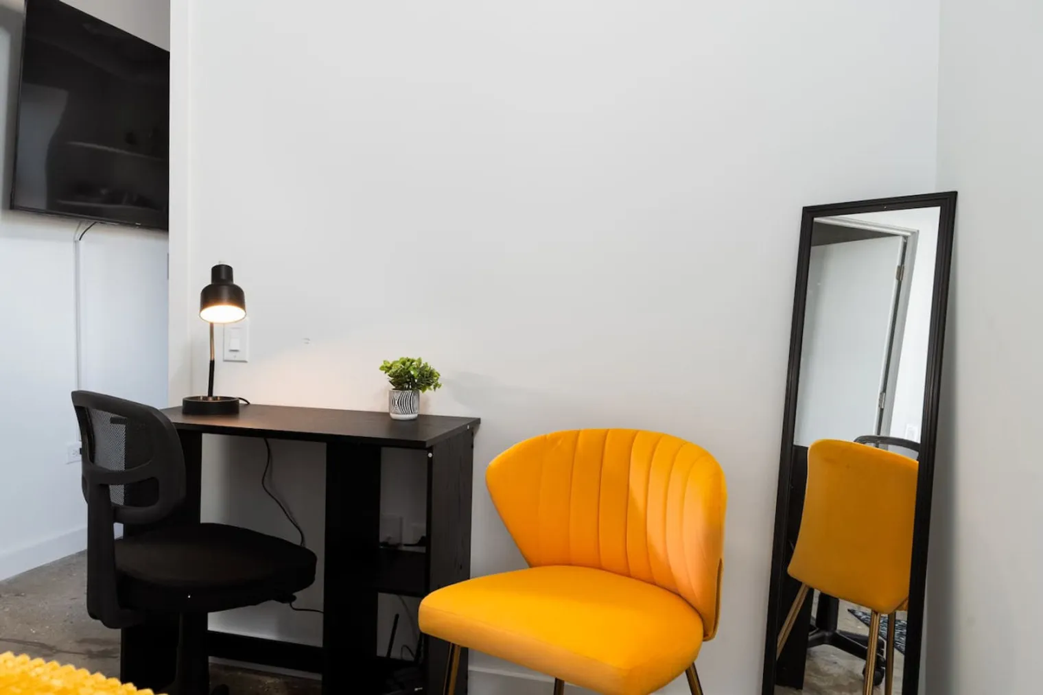 1049 W Lawrence Ave   60640 60640-Building West Lawrence Avenue - titboventuresllc-unit#ID1058522P-Chicago-IL