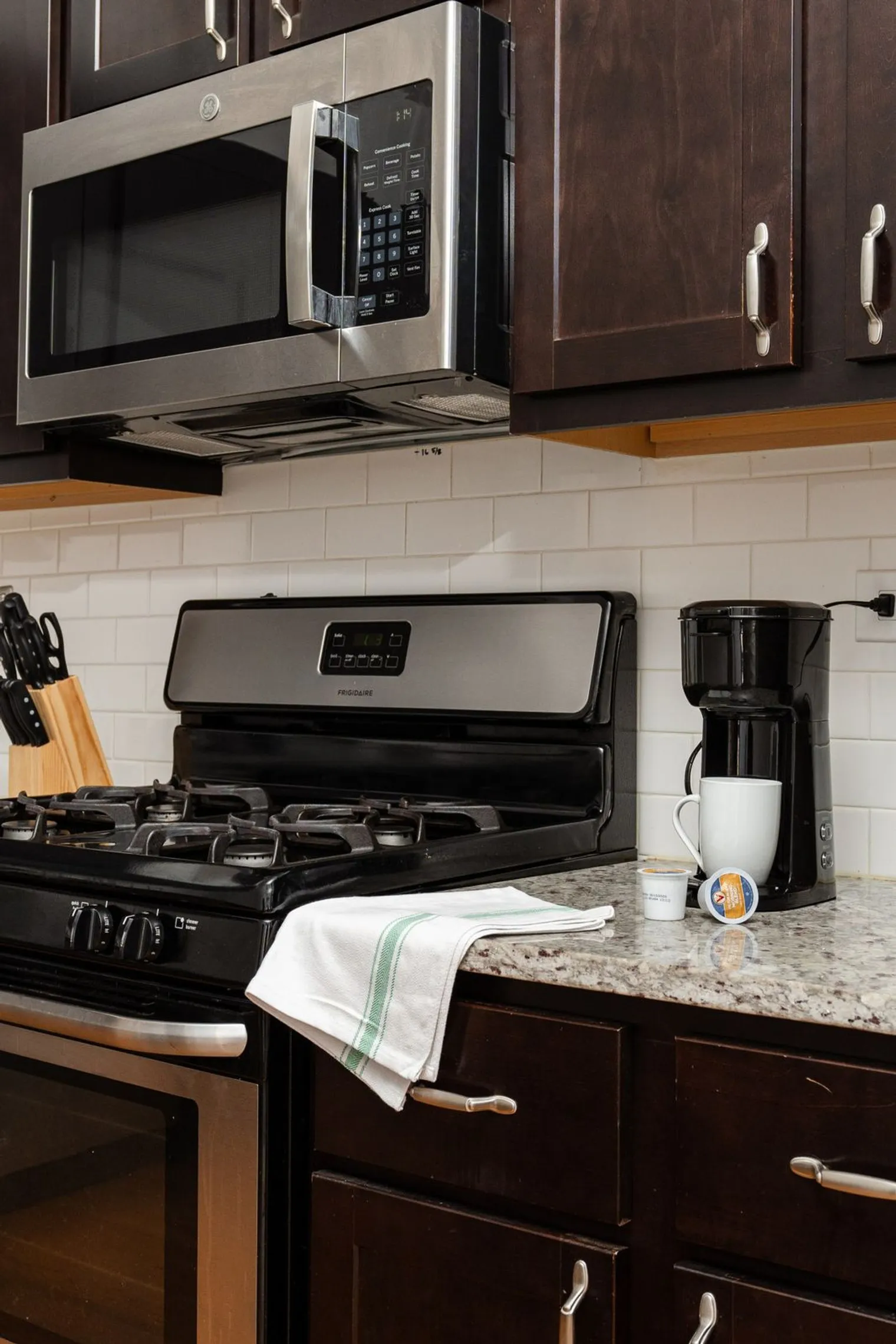 906 N Damen Ave   60622 60622-Building North Damen Avenue-unit#ID1379021P-Chicago-IL