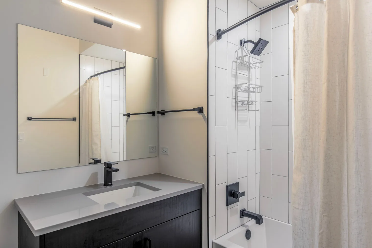 751 N Hudson Ave   60654 60654-Hugo II-unit#ID1038-Chicago-IL