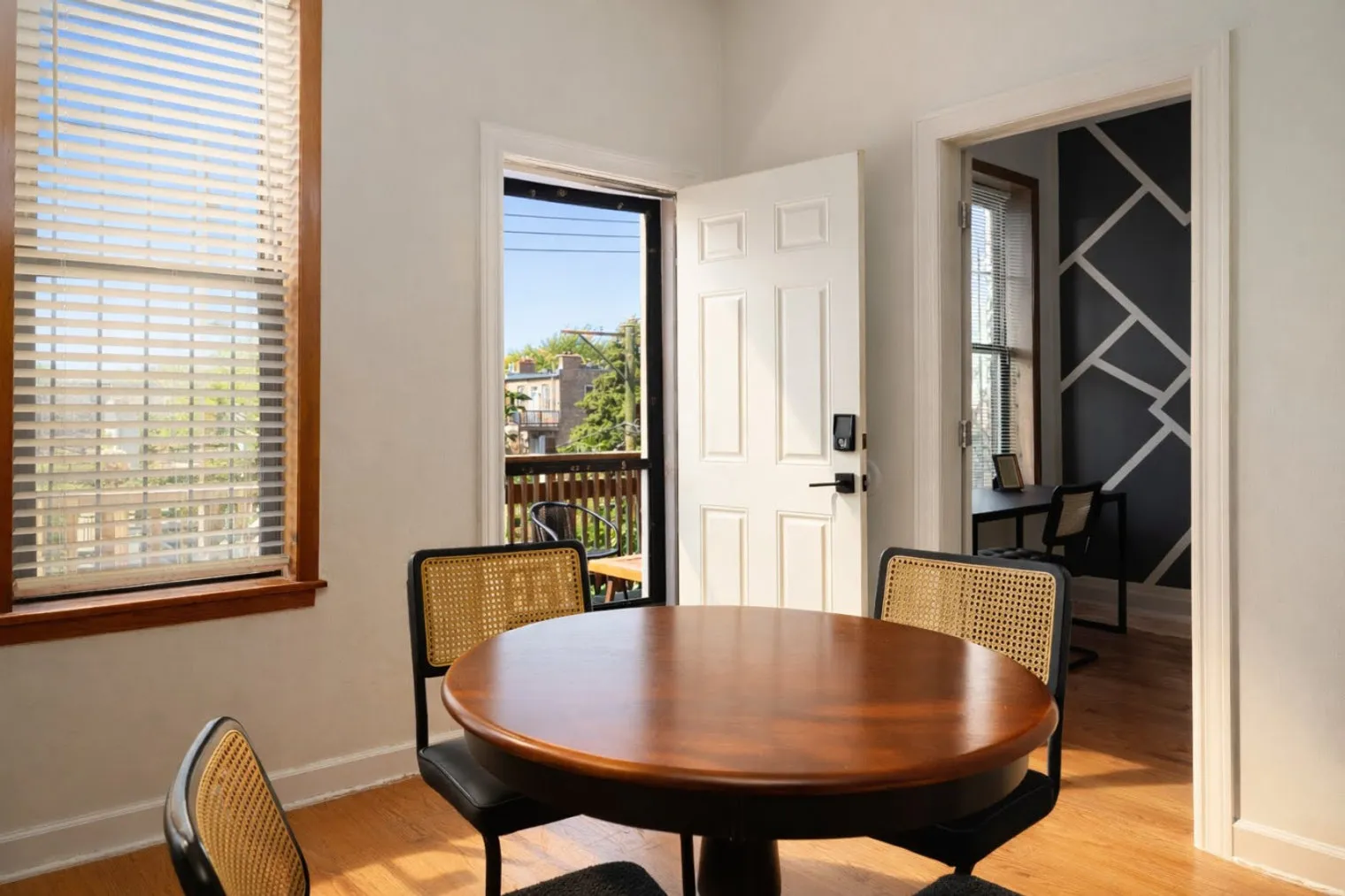 906 N Damen Ave   60622 60622-Building North Damen Avenue-unit#ID1379021P-Chicago-IL