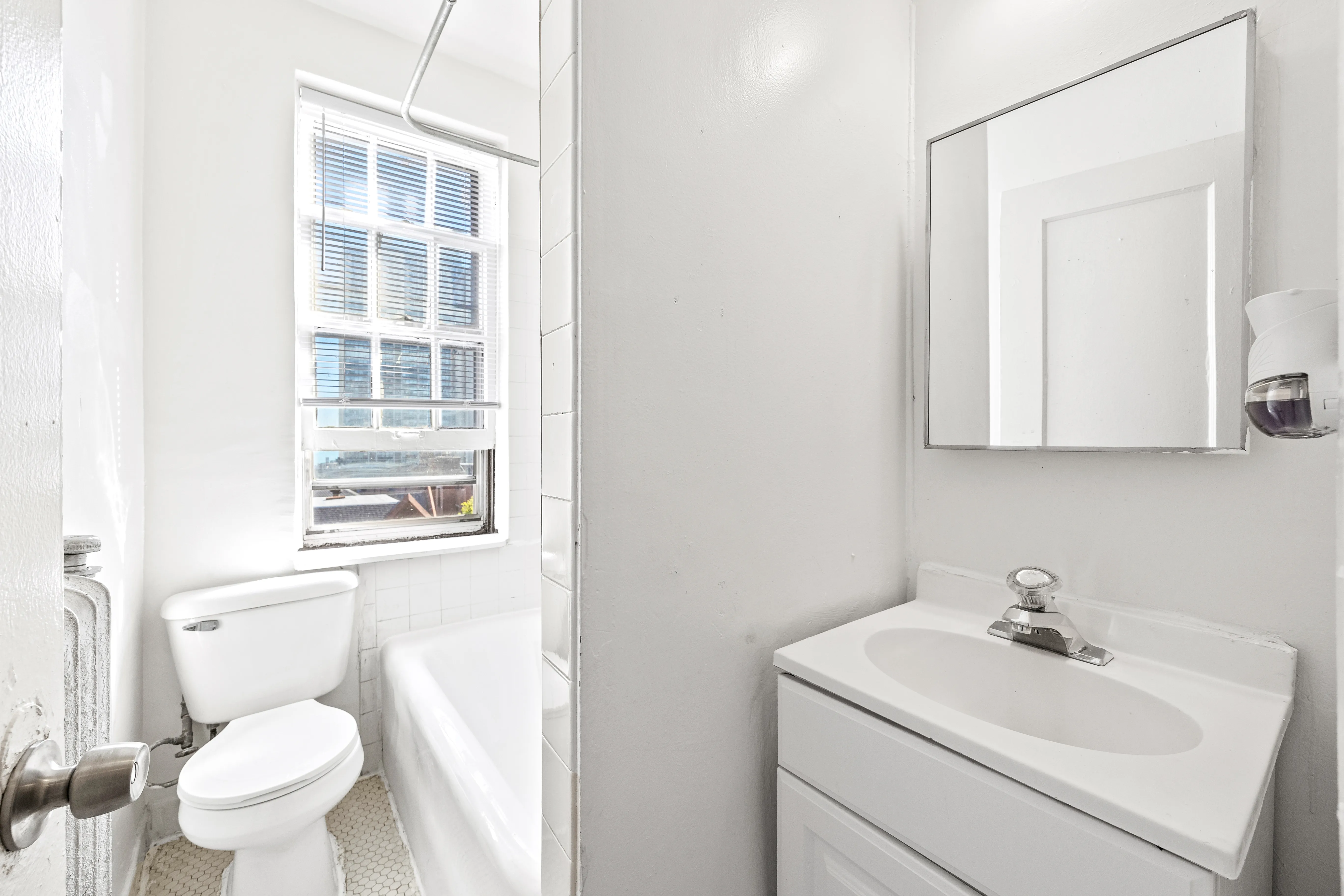 5746 N KENMORE AVE 60660-5746 North Kenmore-unit#Apt S-Chicago-IL