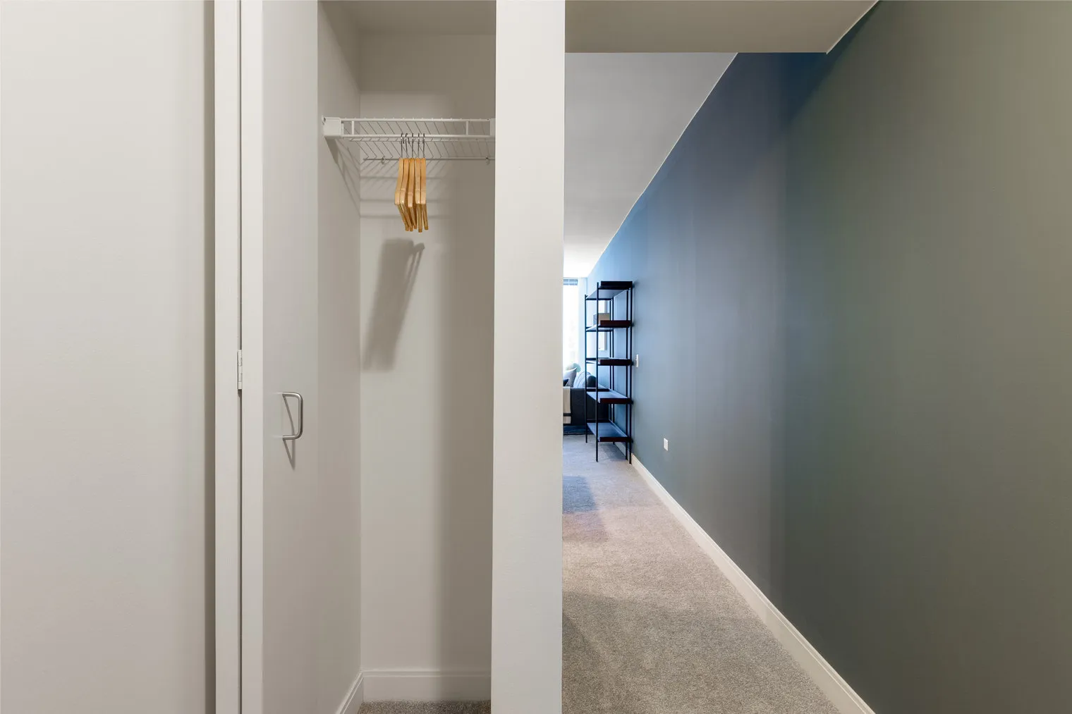 210 N Wells St 60606 60606-Lake & Wells Apartments-unit#ID251-Chicago-IL