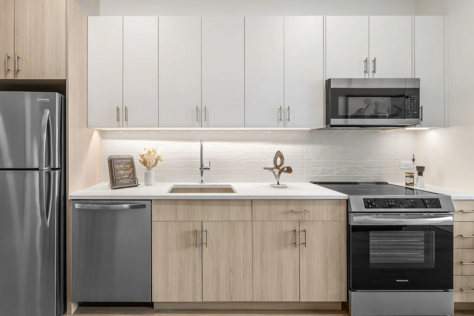 111 W Illinois St   60654 60654-111 Point-unit#606-Chicago-IL