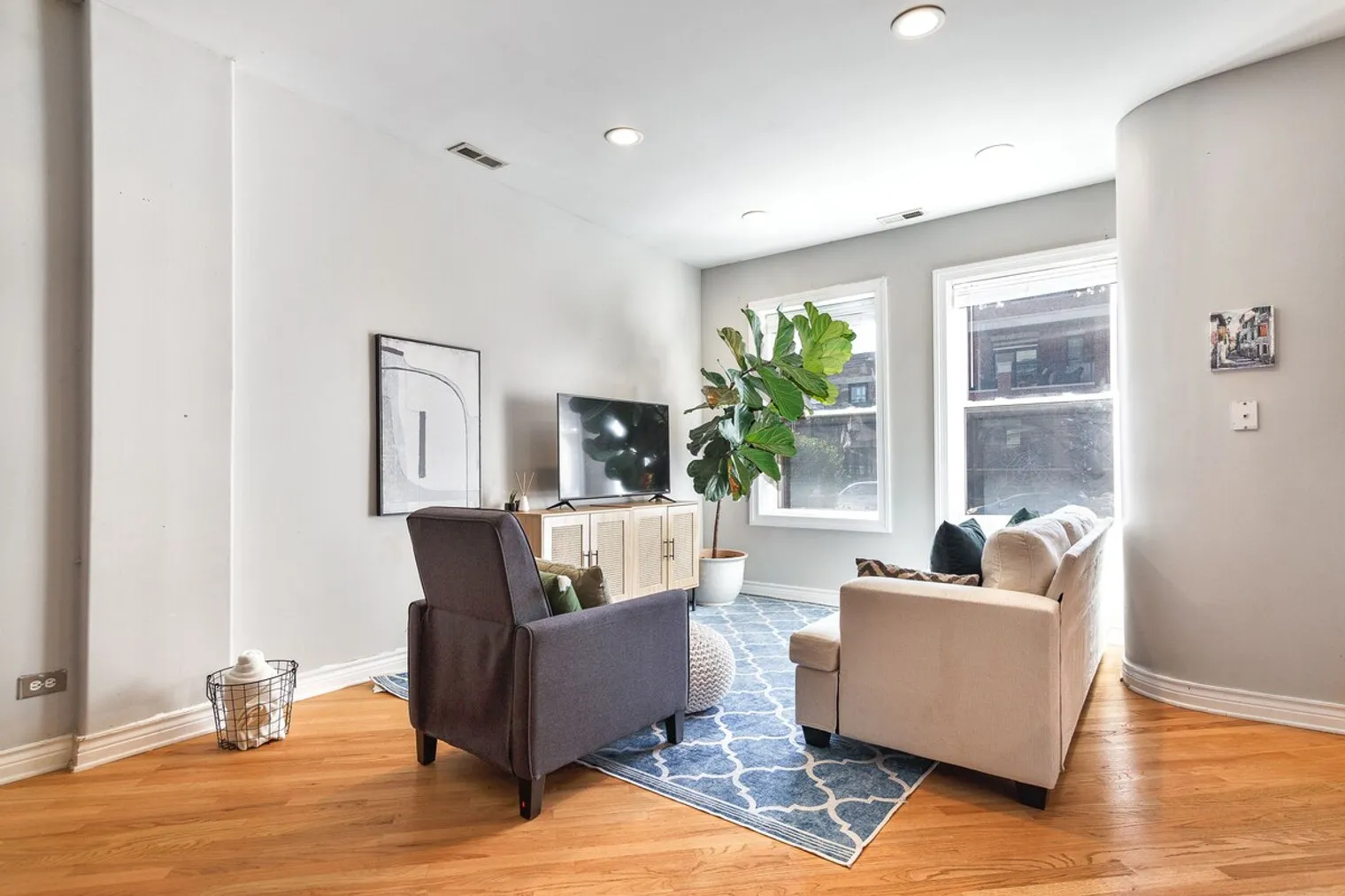 2238 W Barry Ave 60618 60618-Building West Barry Avenue - ktg-unit#ID1359764P-Chicago-IL