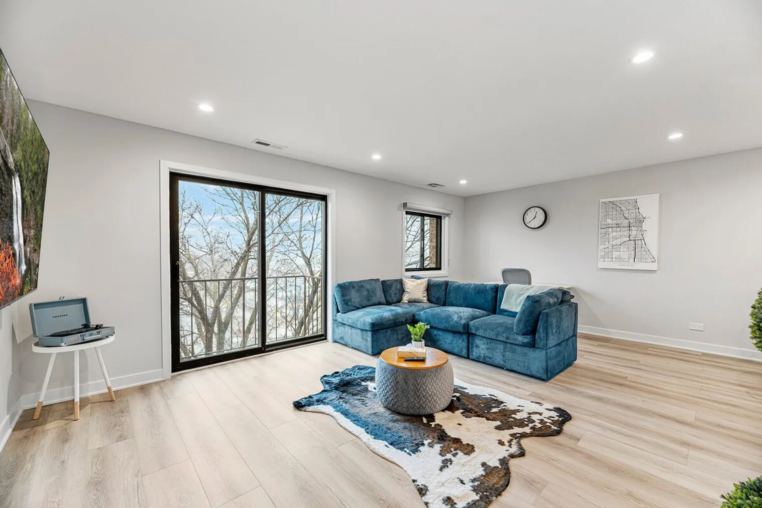 2335 W Touhy Ave 60645 60645-Building North Claremont Avenue - schneidergroup-unit#ID1062699P-Chicago-IL