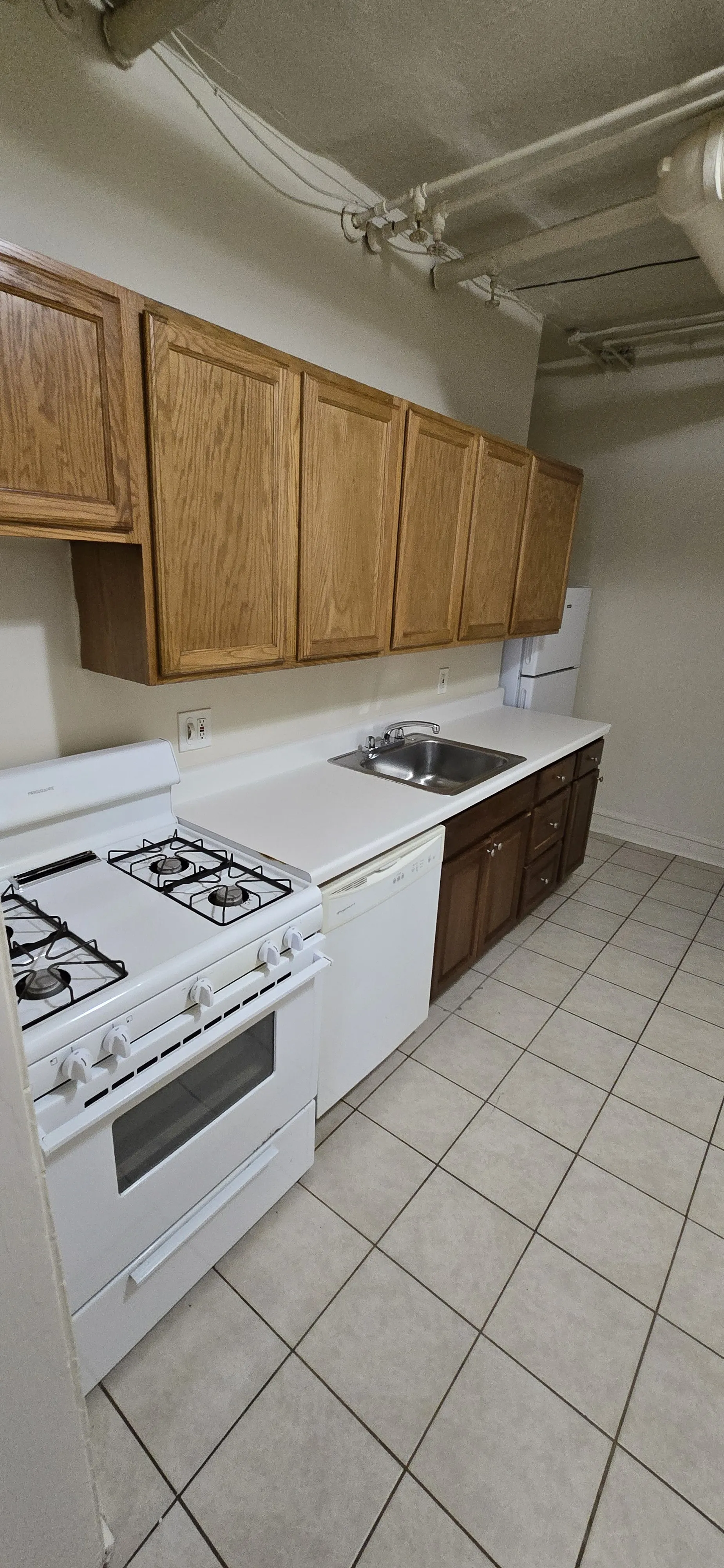 2035 W WELLINGTON AVE 60618-unit#GRDN-Chicago-IL