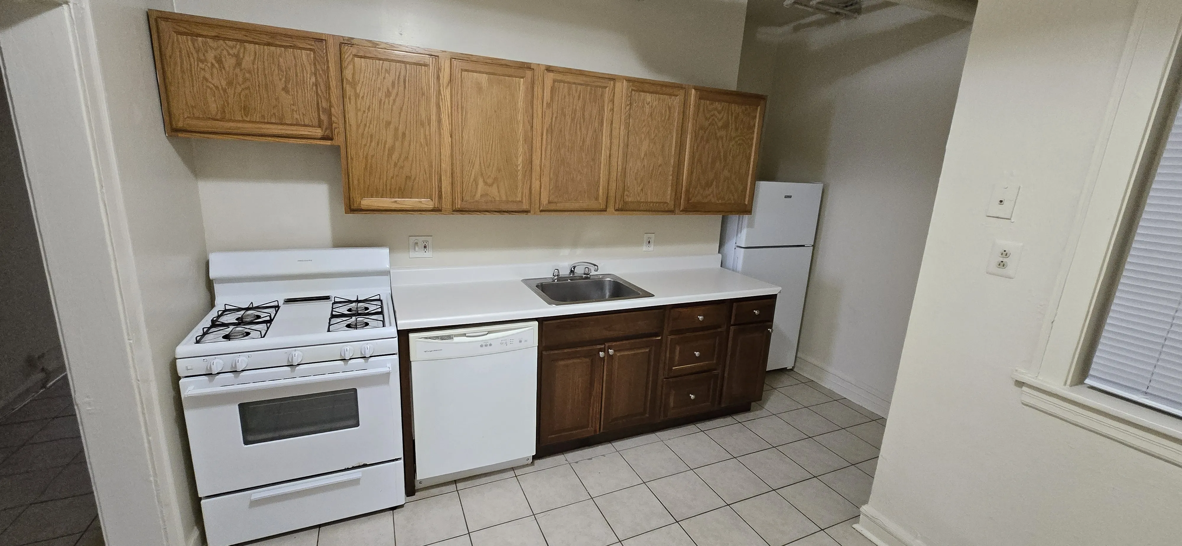 2035 W WELLINGTON AVE 60618-unit#GRDN-Chicago-IL