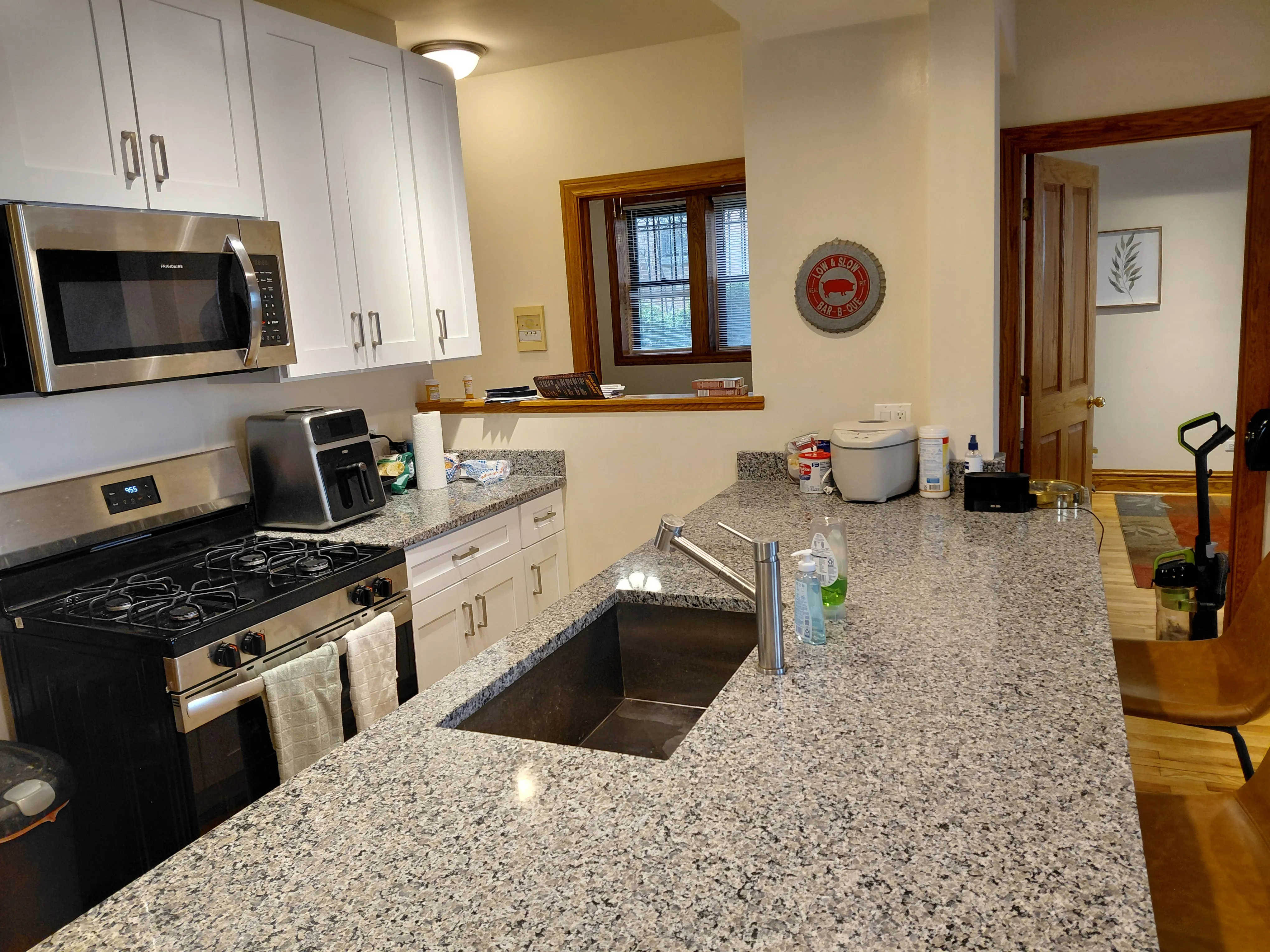 3211 W Belle Plaine Ave   60618 60618-unit#G-Chicago-IL