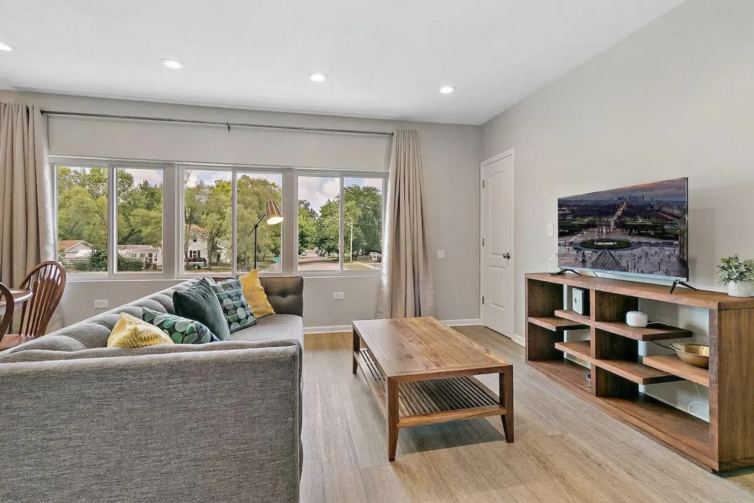 931 W Glen Flora Ave 60085 60085-Building West Glen Flora Avenue - greentown-investments-unit#ID1265541P-Waukegan-IL