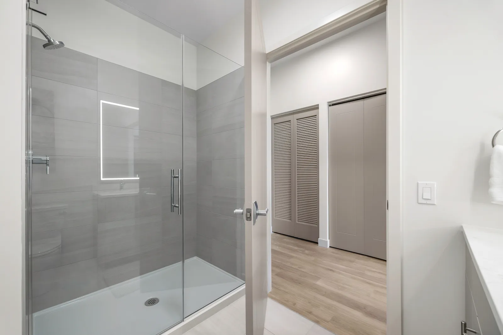 111 W Illinois St   60654 60654-111 Point-unit#606-Chicago-IL