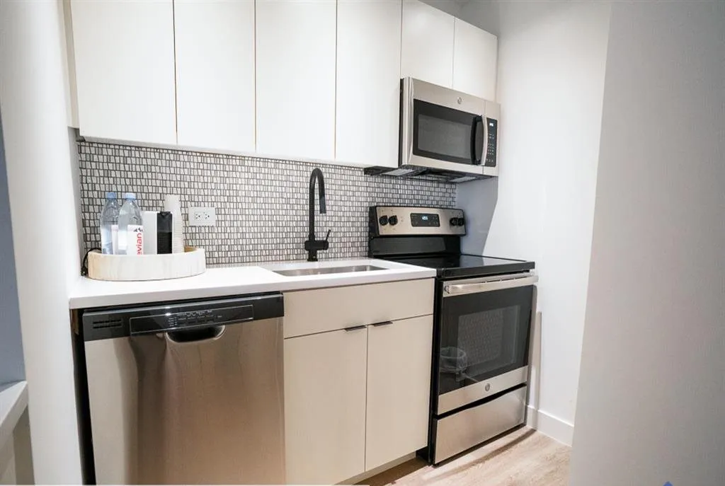 21 E Chestnut St   60611 60611-unit#23F-Chicago-IL