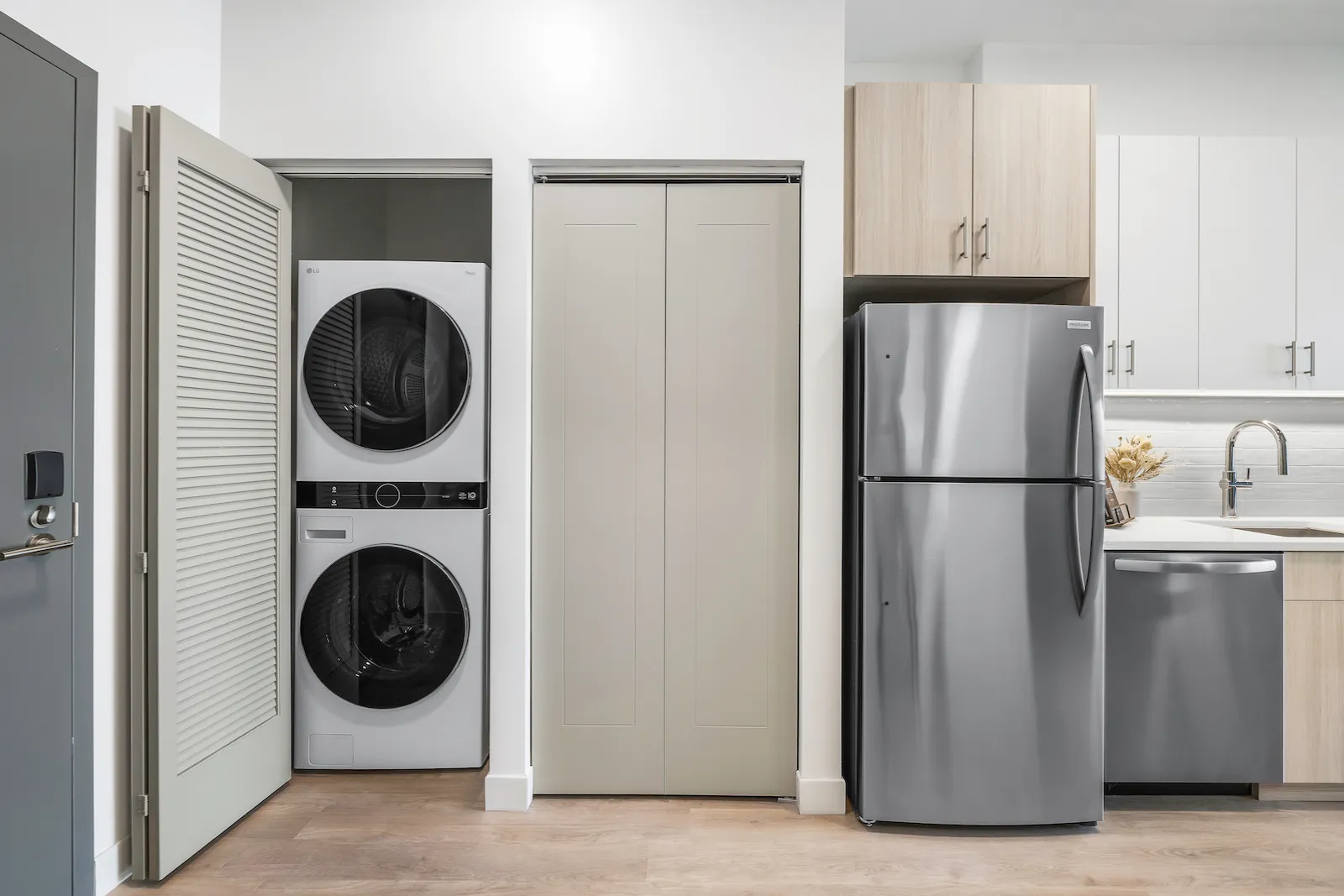 111 W Illinois St   60654 60654-111 Point-unit#606-Chicago-IL