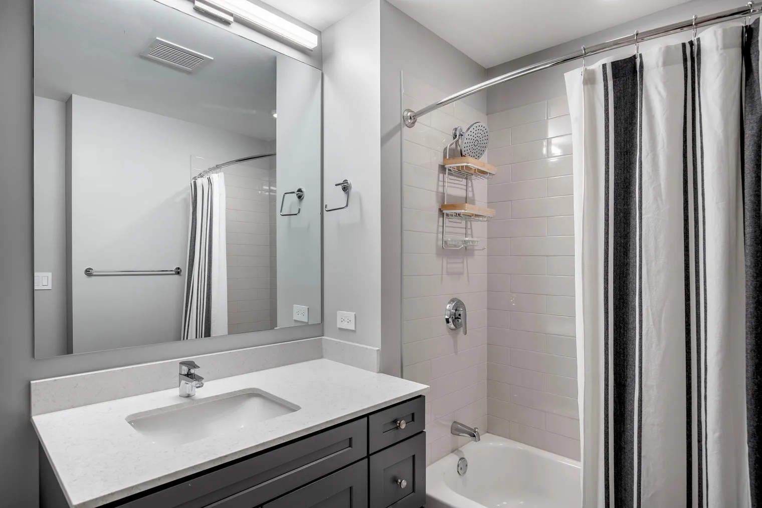 450 W Belmont Ave   60657 60657-Four50-unit#ID985-Chicago-IL