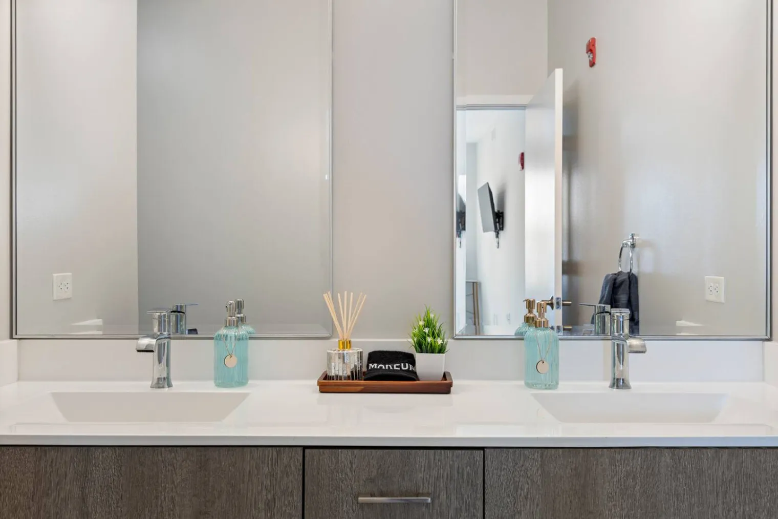 28294 Ferry Rd   60555 60555-Building Ferry Road-unit#ID1366972P-Warrenville-IL