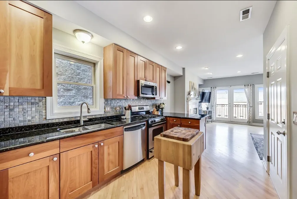 2627 W Belmont Ave 60618 60618-unit#3-Chicago-IL
