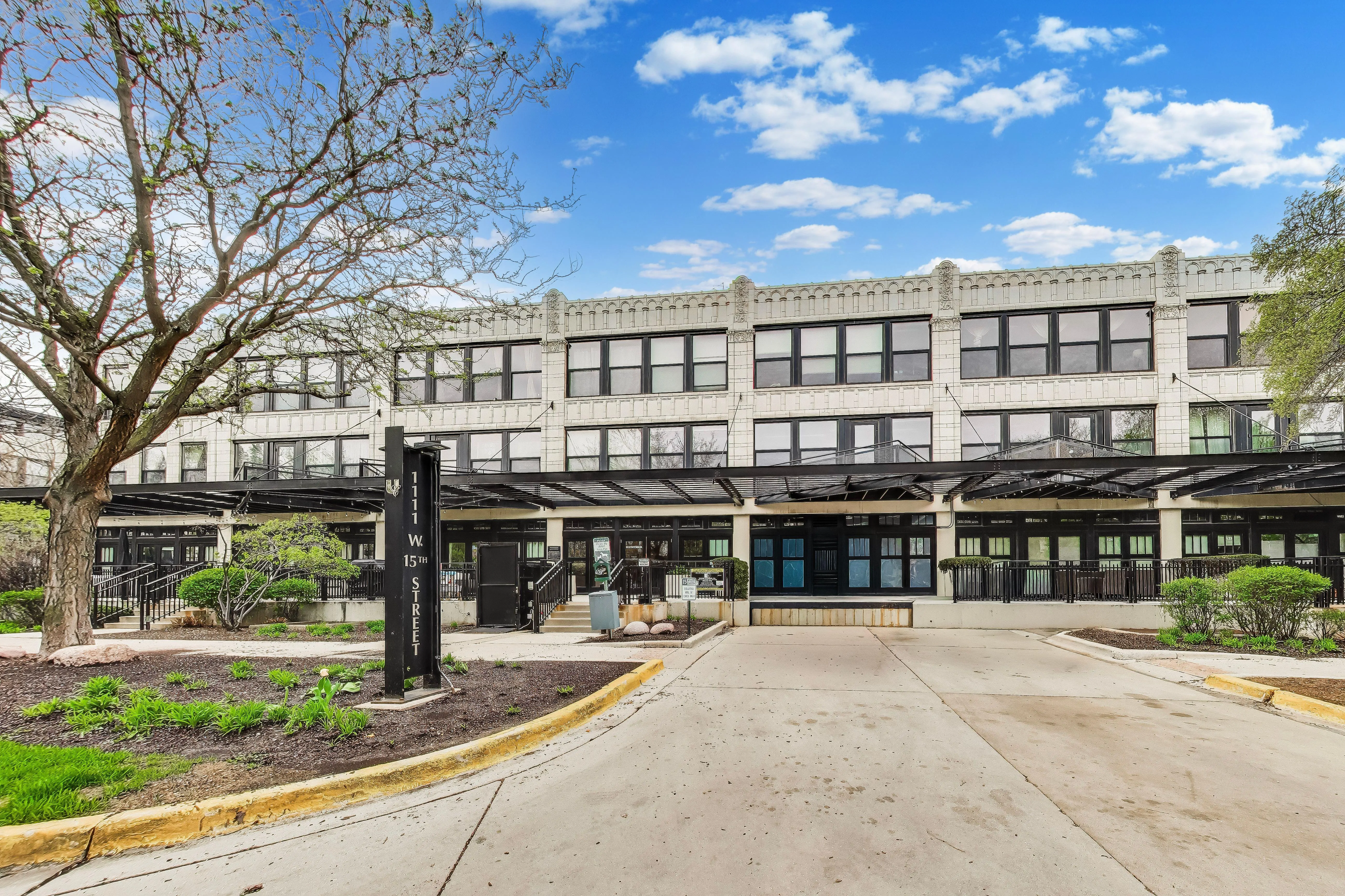 1111 W 15th St   60608 60608-Chicago-IL