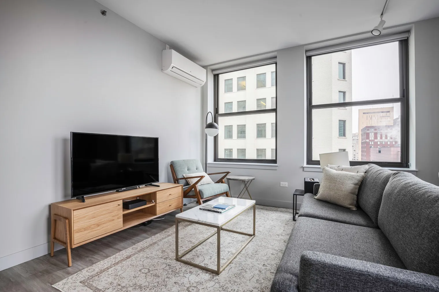 330 S Wells St   60606 60606-330 S Wells-unit#ID200-Chicago-IL