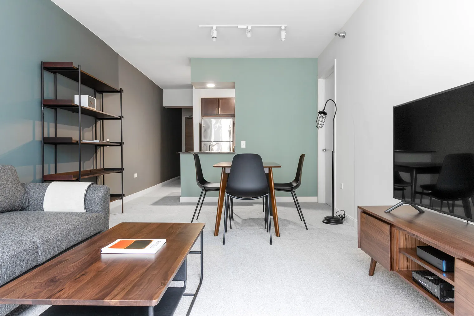 210 N Wells St 60606 60606-Lake & Wells Apartments-unit#ID251-Chicago-IL