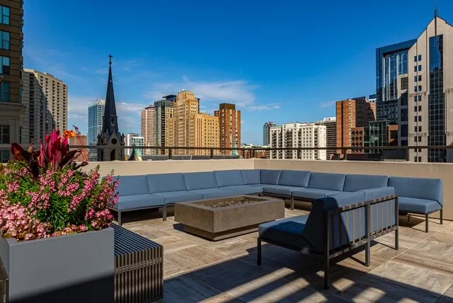 30 E Huron St   60611 60611-unit#3706-Chicago-IL