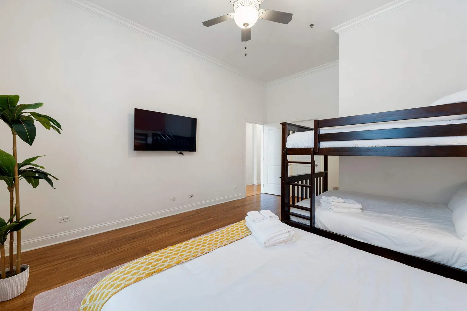 33 S Ashland Ave   60607 60607-Building South Ashland Avenue-unit#ID1057424P-Chicago-IL