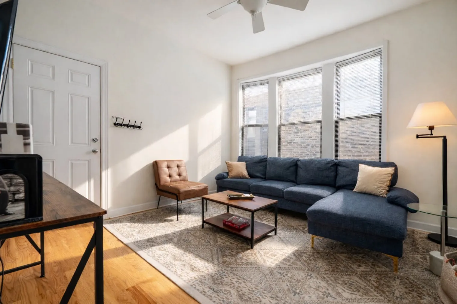 906 N Damen Ave   60622 60622-Building North Damen Avenue-unit#ID1379021P-Chicago-IL