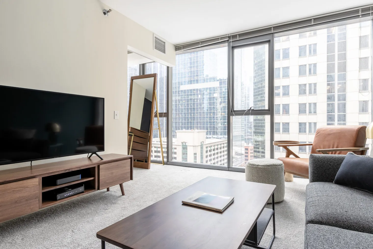 210 N Wells St 60606 60606-Lake & Wells Apartments-unit#ID251-Chicago-IL