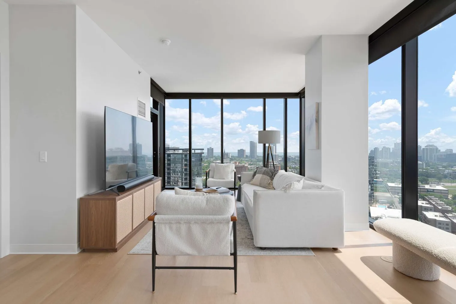 901 W Blackhawk St 60642 60642-Building North Kingsbury Street - cloud9-guesty-unit#ID1029653P-Chicago-IL